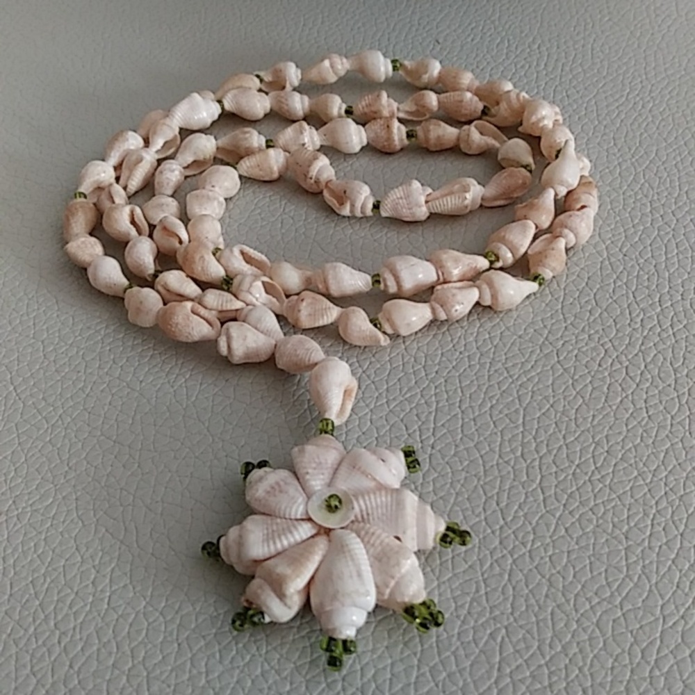 Seashell Stament Necklace With Floral Shells Pendant